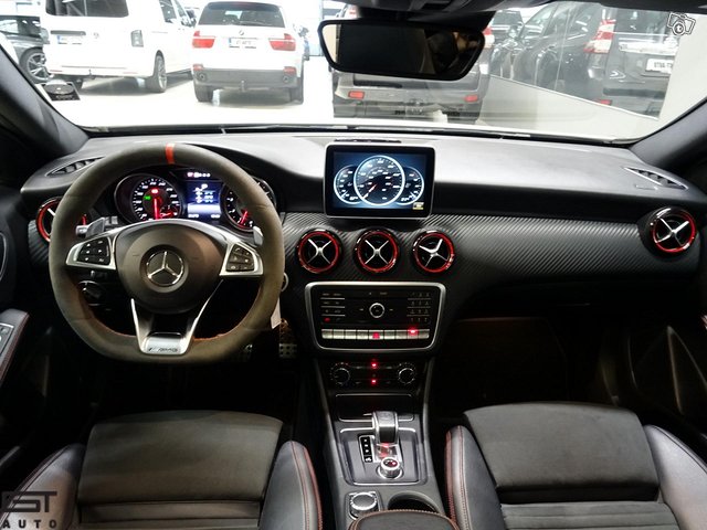 Mercedes-Benz A 45 AMG 12
