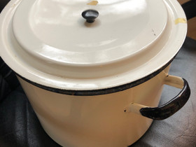 Vintage emaloitu iso kattila tehty Neuvostoliitoss, Keittiövälineet, Keittiötarvikkeet ja astiat, Ylitornio, Tori.fi Vintage emaloitu iso kattila tehty Neuvostoliitoss, Keittiövälineet, Keittiötarvikkeet ja astiat, Ylitornio, Tori.fi