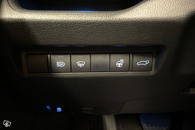 Toyota RAV4 Plug-in 13