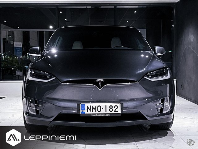 Tesla Model X 2