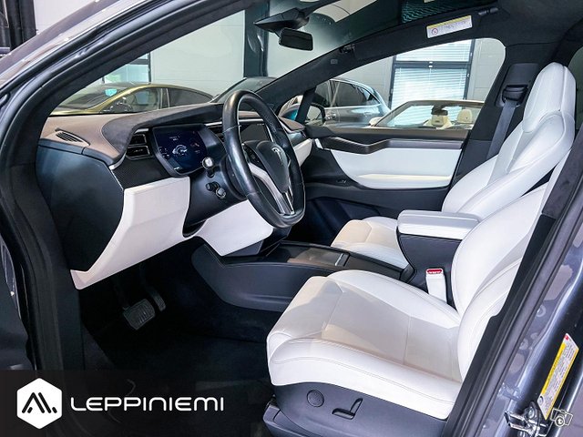 Tesla Model X 17