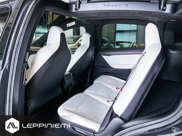 Tesla Model X 20