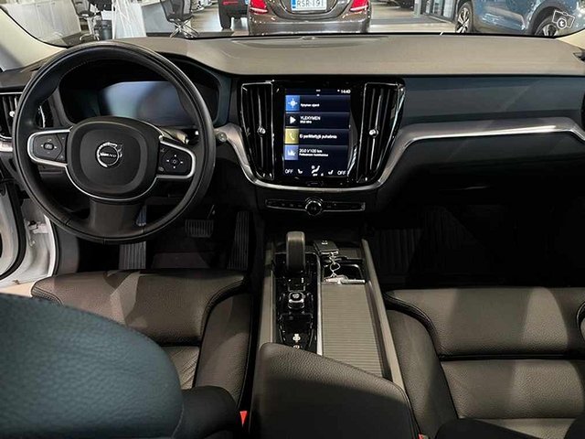 VOLVO V60 4