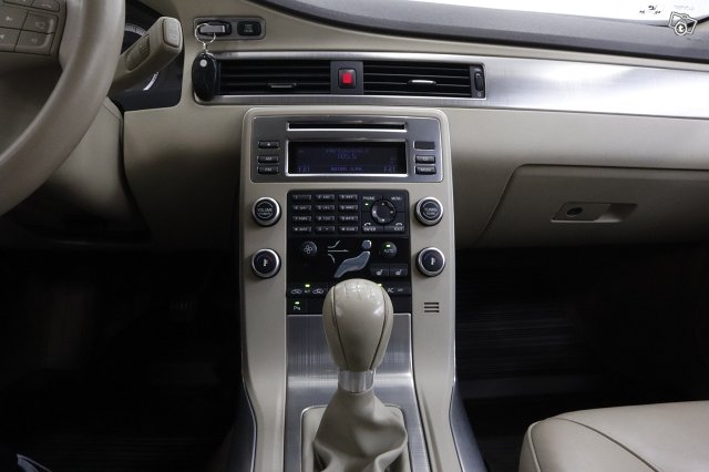 Volvo V70 19