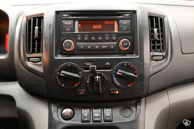 Nissan NV200 17