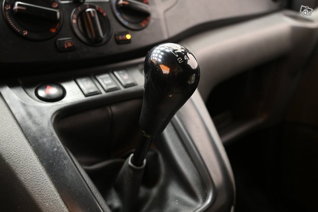 Nissan NV200 19