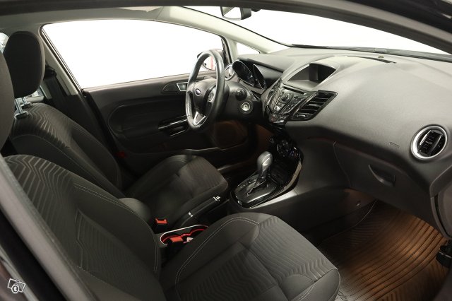 Ford Fiesta 12