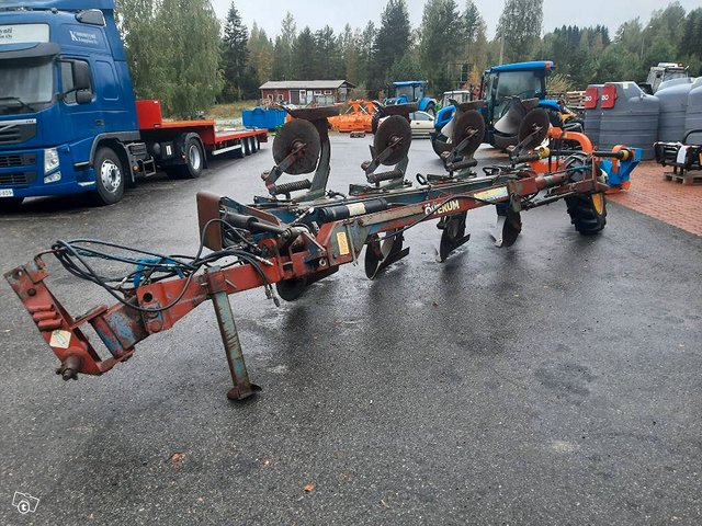 Överum CVL 498H 4 siipinen hinattava kääntöaura, kuva 1