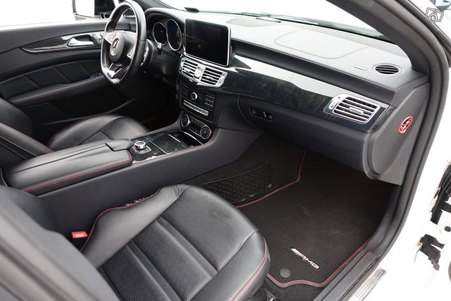 Mercedes-Benz CLS 8