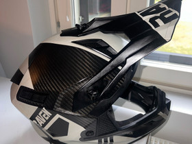 Hiilikuitukypärä, Ajoasut, kengät ja kypärät, Mototarvikkeet ja varaosat, Jyväskylä, Tori.fi Hiilikuitukypärä, Ajoasut, kengät ja kypärät, Mototarvikkeet ja varaosat, Jyväskylä, Tori.fi