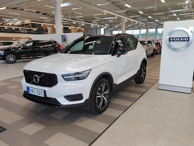 VOLVO XC40