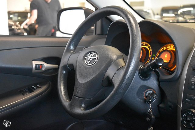 Toyota Corolla 13