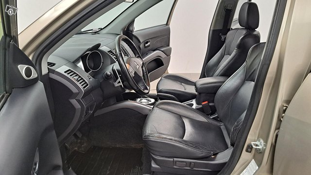 Mitsubishi Outlander 10