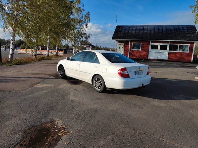 Toyota Camry 3