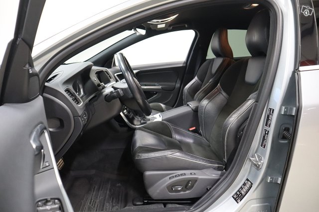 Volvo V60 9