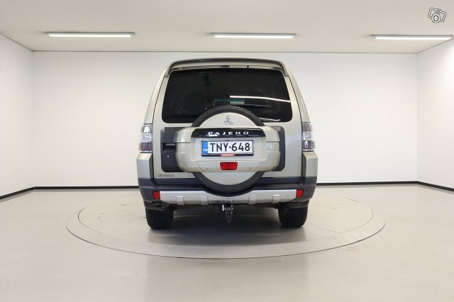Mitsubishi Pajero 6