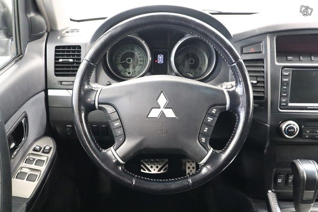 Mitsubishi Pajero 13