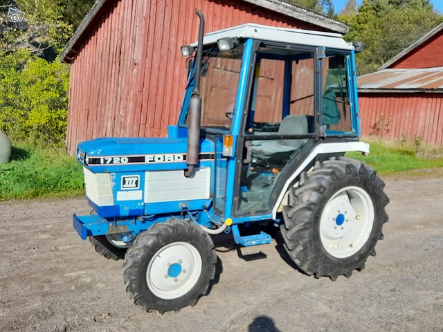 Traktori Ford 1720 Mark III 4X4, kuva 1
