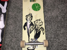 Kaksi custom complete skeittilautaa, Rullaluistelu ja skeittaus, Urheilu ja ulkoilu, Liminka, Tori.fi Kaksi custom complete skeittilautaa, Rullaluistelu ja skeittaus, Urheilu ja ulkoilu, Liminka, Tori.fi