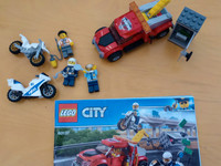 Lego City setti 60137 Hinausauto pulassa