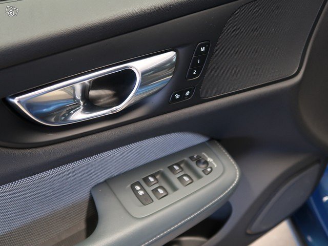 VOLVO V60 7