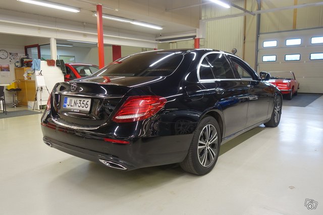 Mercedes-Benz E 4