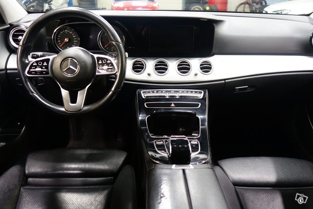 Mercedes-Benz E 8