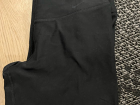 Nike dri fit caprit S, Vaatteet ja kengät, Joensuu, Tori.fi Nike dri fit caprit S, Vaatteet ja kengät, Joensuu, Tori.fi