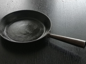 Valurautainen paistinpannu, Muut keittiötarvikkeet, Keittiötarvikkeet ja astiat, Savonlinna, Tori.fi Valurautainen paistinpannu, Muut keittiötarvikkeet, Keittiötarvikkeet ja astiat, Savonlinna, Tori.fi