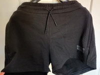 UUDET Better Bodies mustat empire sweatshorts XL