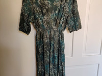 Larsuu Florence Green Dress muokattu koossa XL