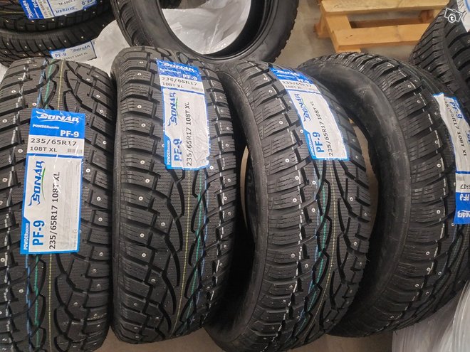 Sarja uusia 235/65R17" Sonar nastarenkaita