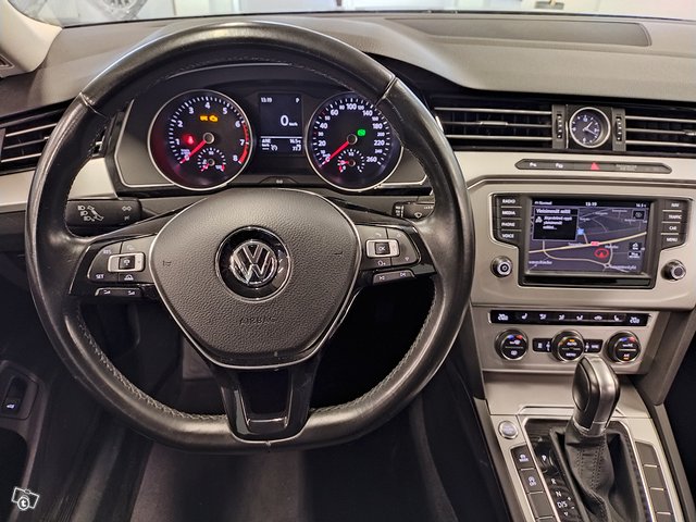 Volkswagen, VW PASSAT 9