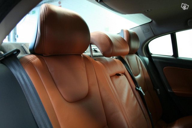 Volvo S60 13