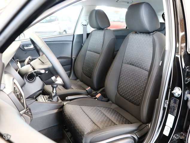 KIA Rio 7