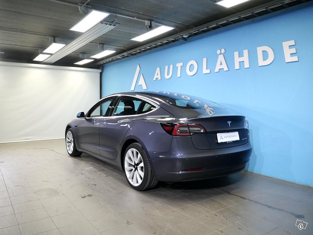 Tesla Model 3 4
