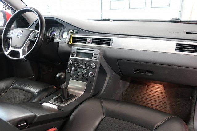 Volvo V70 8