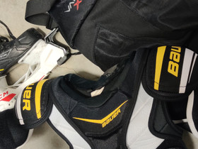 8-9v jääkiekko varusteet. 135centtiselle., Jääkiekko ja luistelu, Urheilu ja ulkoilu, Jyväskylä, Tori.fi 8-9v jääkiekko varusteet. 135centtiselle., Jääkiekko ja luistelu, Urheilu ja ulkoilu, Jyväskylä, Tori.fi