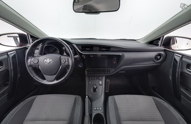 Toyota AURIS 9