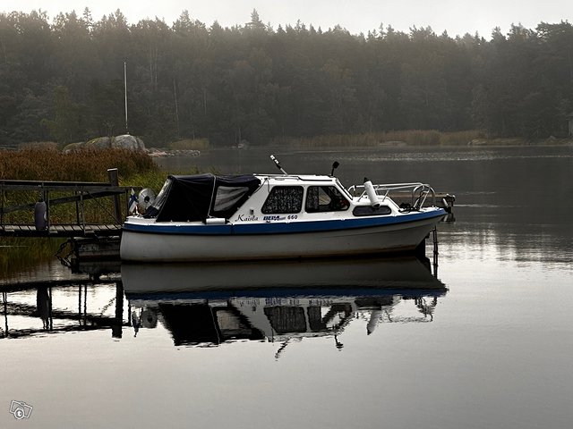 Bella 660 vuosimalli 1987 AKU 2000 trailerin kanss, kuva 1