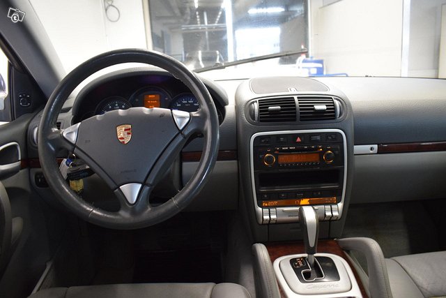 Porsche Cayenne 11