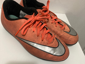 Nike nappulat 35, Jalkapallo, Urheilu ja ulkoilu, Oulu, Tori.fi Nike nappulat 35, Jalkapallo, Urheilu ja ulkoilu, Oulu, Tori.fi