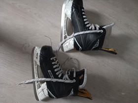 Bauer Supreme s150 Luistimet, Jääkiekko ja luistelu, Urheilu ja ulkoilu, Jyväskylä, Tori.fi Bauer Supreme s150 Luistimet, Jääkiekko ja luistelu, Urheilu ja ulkoilu, Jyväskylä, Tori.fi