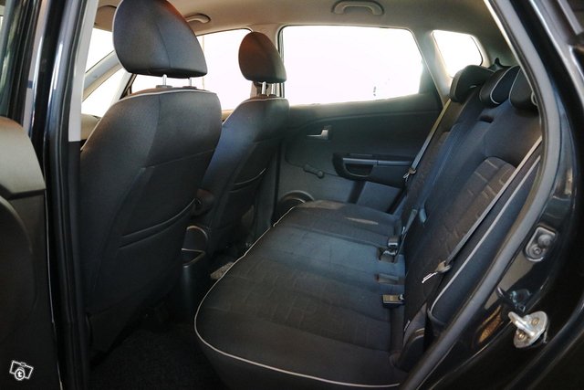 Kia Venga 12
