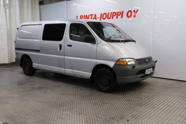Toyota Hiace 1