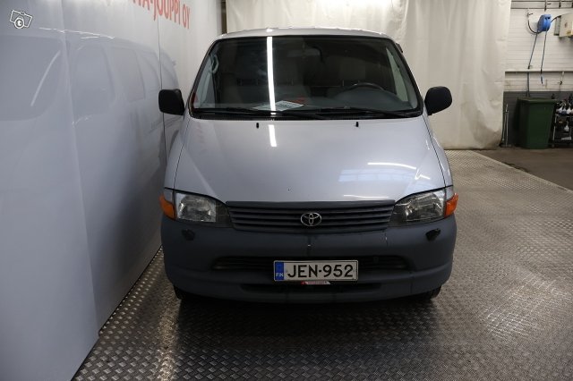 Toyota Hiace 8
