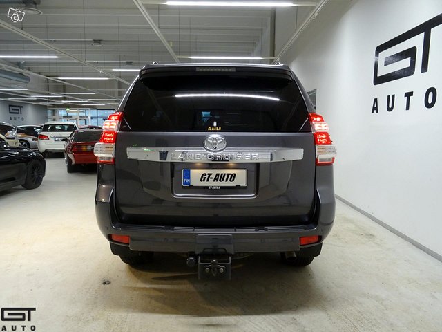 Toyota Land Cruiser 6