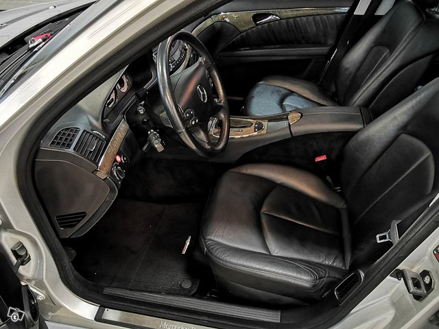 Mercedes-Benz E 8