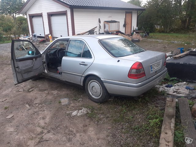Mercedes-Benz C 180, kuva 1