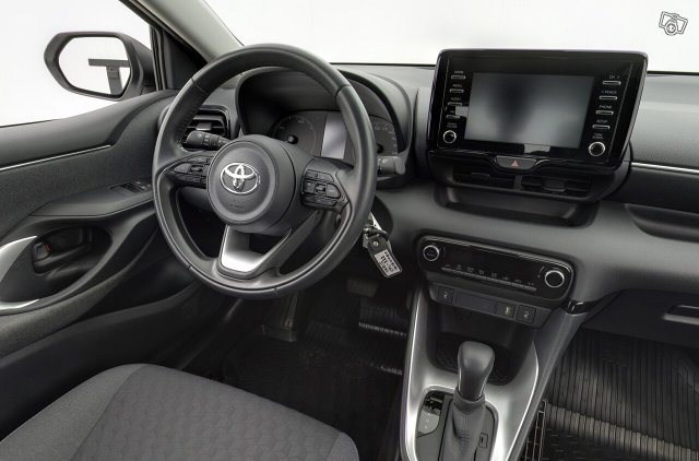 Toyota Yaris 9